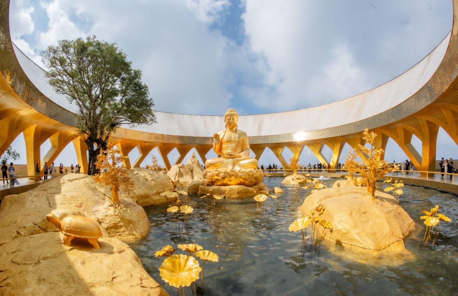 Chiêm bái tượng Đức Phật Câu Na Hàm Mâu Ni - điểm tâm linh nổi bật ở Núi Bà Đen