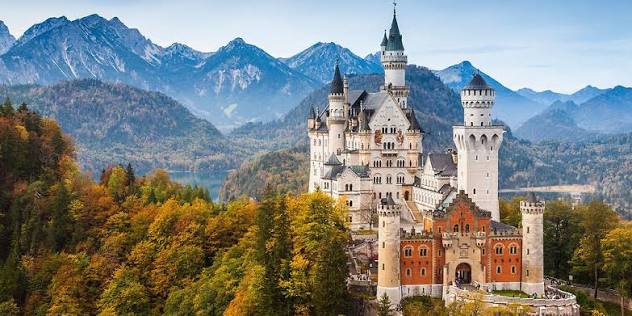 Lâu Đài Neuschwanstein Đức - Khám Phá Kiến Trúc Như Phim Disney