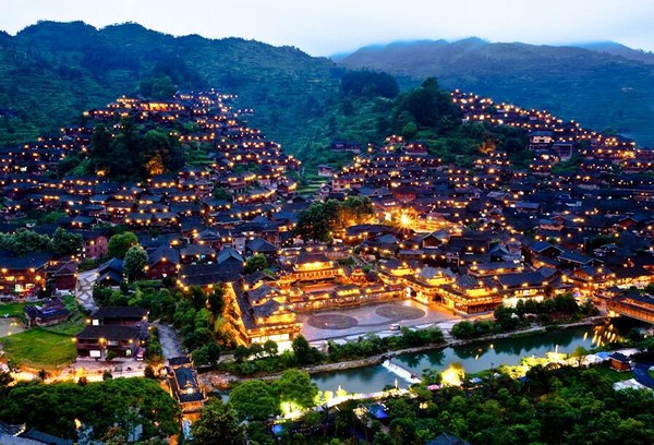 Thiên Hộ Miêu Trại – bức tranh cổ tích giữa núi non Quý Châu thu hút du khách châu Á