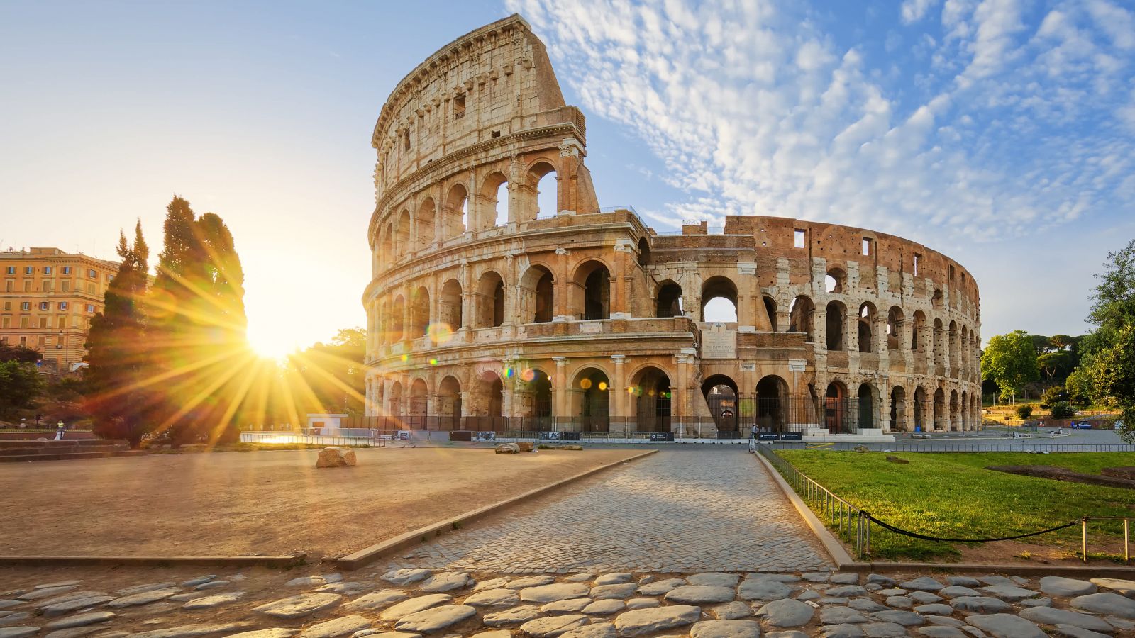 When Is the Best Time to Visit Italy? Discover Historic Rome and Romantic Venice.